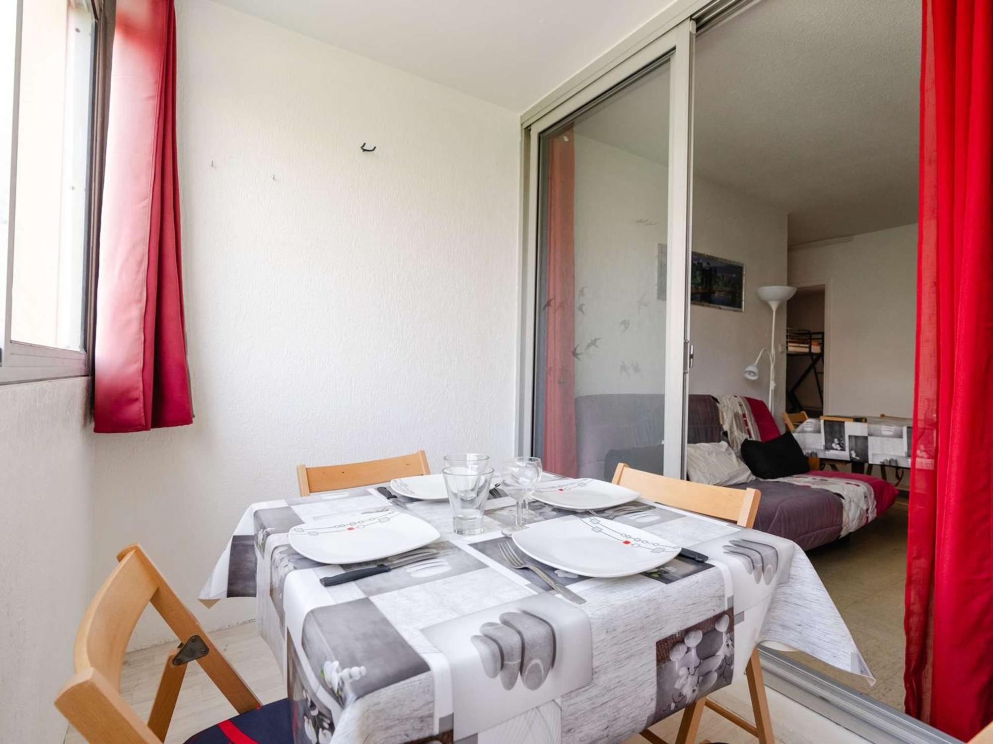 Apartment T2 Avec Loggia, 4 Couchages, Proche Et Commerces, Narbonne-plage - Fr-1-409-128 *